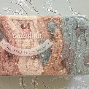 Super soft non-skid fuzzy socks (5 pairs)